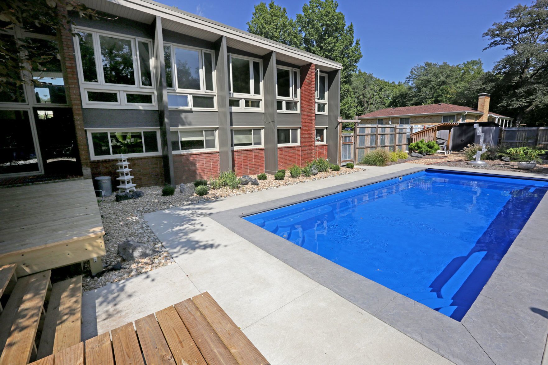 At home in a Belleville Mid-century modern